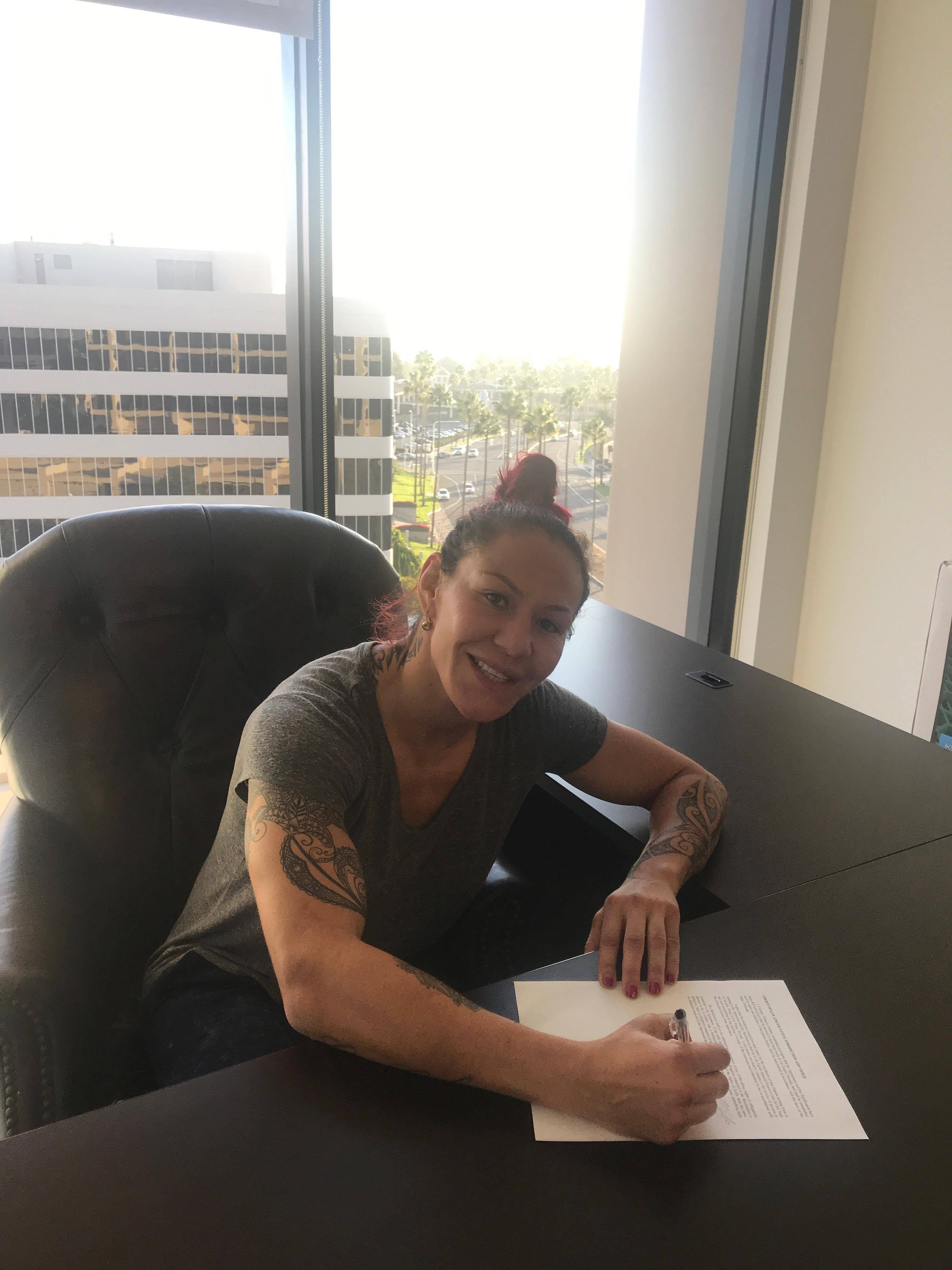 Cris Cyborg signs a new deal with the UFC